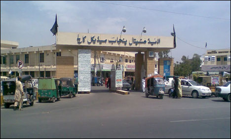 فیصل آباد :الائیڈ اسپتال میں ینگ ڈاکٹروں کی پانچویں روز بھی ہڑتال