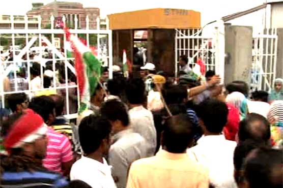 عوامی تحریک کے کارکن لاہور ائیر پورٹ کی حدود میں داخل