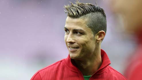 کرسٹیانو رونالڈو کے نئے ہیئر سٹائل کی سوشل میڈیا پر دھوم
