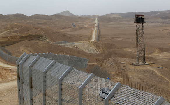 مصر سرحد پر سمگلروں کی فائرنگ سے 6 سرحدی محافظ جاں بحق