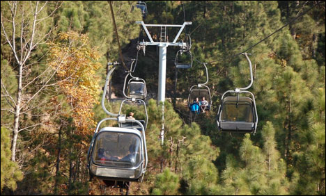 ملکہ کوہسار اور گلیات کا حسن ہزاروں لوگوں کوکھینچ لاتا ہے