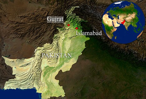گجرات  میں  نامعلوم  22 سالہ  لڑکی کو پھندا دیکر قتل کر دیا گیا