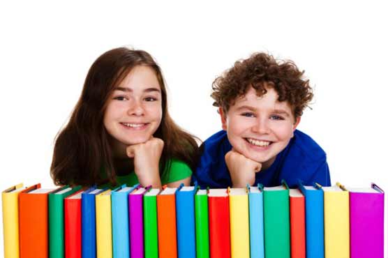 بچوں کو عقلمند بنانا ہے تو کہانی یا کتاب پڑھ کر سنائیں