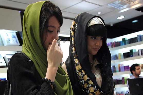 میک اپ کا جنون،ایرانی خواتین یورپ سے آگے نکل گئیں