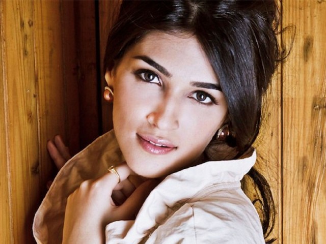 کریتی سینن کو پہلی فلم ’’ہیرو پنتی‘‘ نے سپر ہٹ بنا دیا، ممبئی میں گھر خریدیں گی