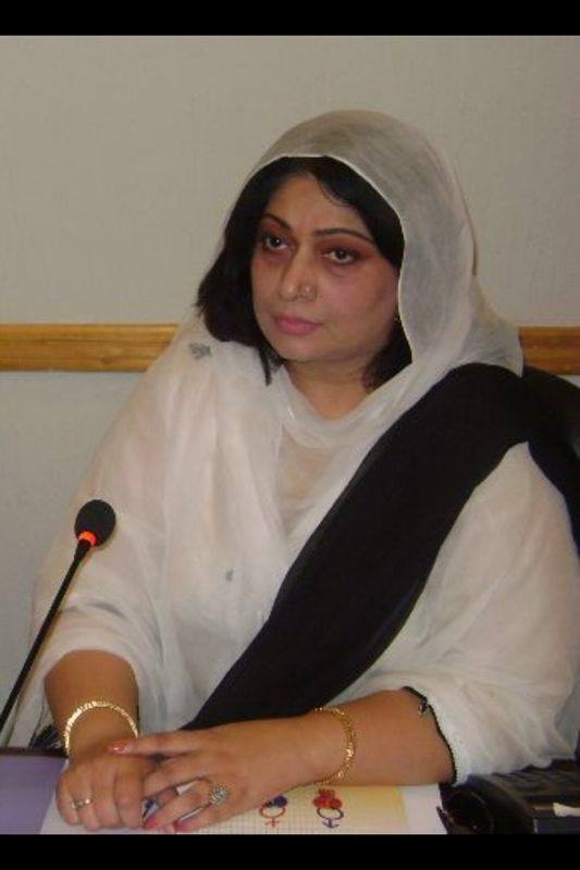 پا کستا ن کی تر قی میں دن بد ن اضا فہ ہو رہا ہے ،مسلم لیگ ن کی حکو مت نے عوام کی خد مت کا بیڑ ہ اٹھا رکھا ہے