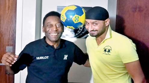 بھارتی آف اسپنر ہر بھجن سنگھ کی پیلے سے ملاقات