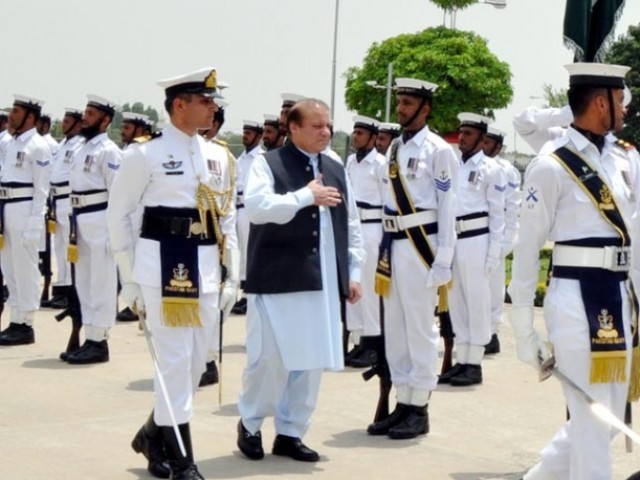 پاک بحریہ سمندری حدود کے دفاع کیلئے ہمہ وقت تیار ہے، وزیراعظم