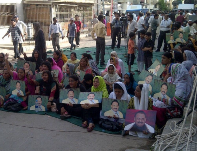 الطاف حسین  زیرحراست، کراچی سمیت کئی شہروں میں احتجاج، دھرنے