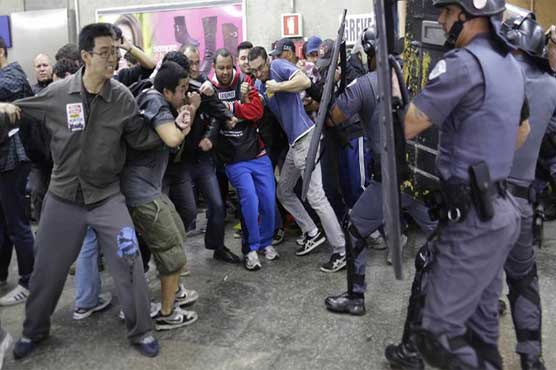 فٹ بال عالمی کپ:جوش و خروش بھی ،احتجاج بھی