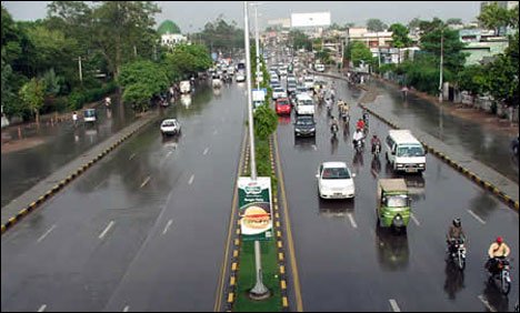 لاہور، شیخوپورہ اور  پسرور میں آندھی اور بارش، سو فیڈر ٹرپ
