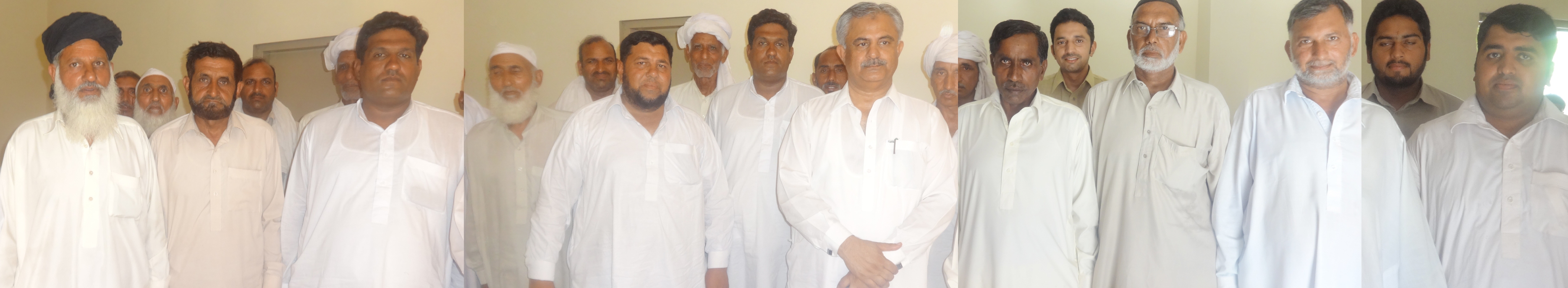 برنالہ: ٹھیکیدار  شبیر کی رہائش گاہ پر حاجی خالد ، محمد نزیر، طارق محمود، چوہدری ولائیت، چوہدری لیاقت اکرم، صوبے خان و اہلیان آئی مسلم لیگ ن چھوڑ کر پی پی میں شمولیت کا اعلان کر رہے ہیں