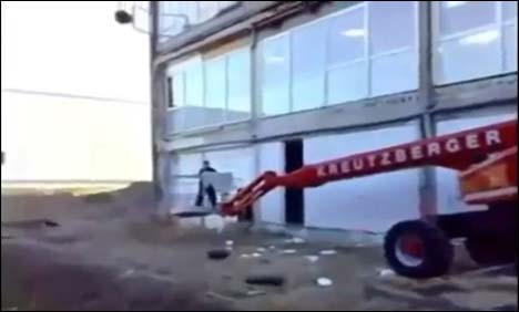 مشین بے قابو ہو جائے تو ایسا بھی ہوسکتا ہے