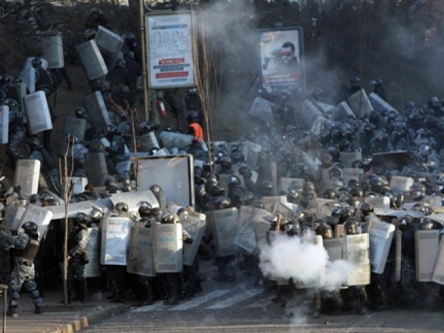 مشرقی یوکرین میں جاری جھڑپوں میں 200 باغی اور 4 فوجی ہلاک