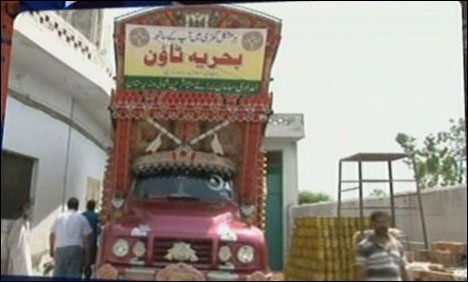 بحریہ ٹاؤن کے 3 موبائل ہیلتھ یونٹ اور راشن سے بھرے 2 ٹرک