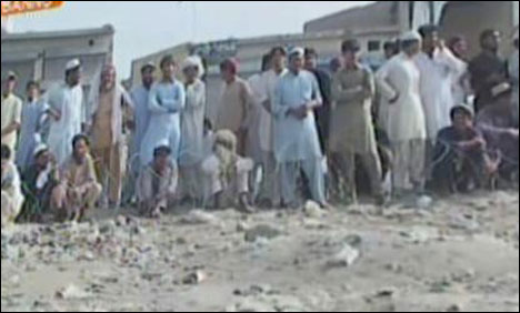 بنوں ، متاثرین میں راشن کی تقسیم کے دوران بدنظمی ، 4 افراد زخمی