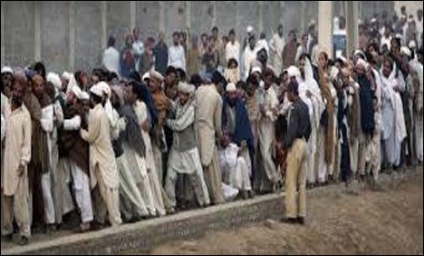 بنوں: امداد کی تقسیم میں سست روی، لاکھوں متاثرین کو مشکلات
