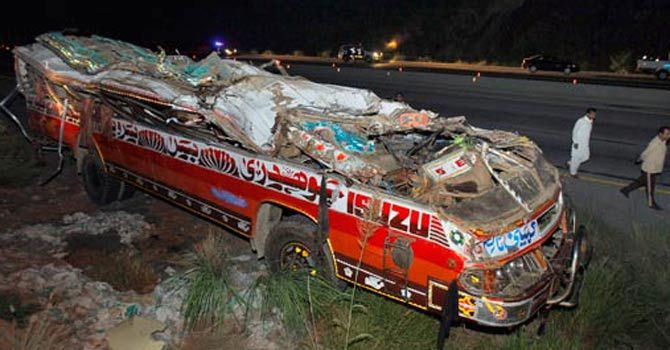 مانسہرہ: مسافر کوچ کھائی میں گر گئی، ایک مسافر ہلاک