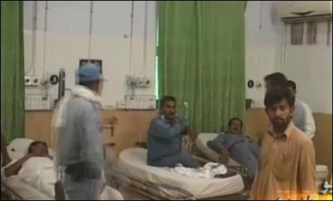 ملتان: ٹریفک پولیس کے ناکے پر فائرنگ، وارڈن سمیت 4 زخمی