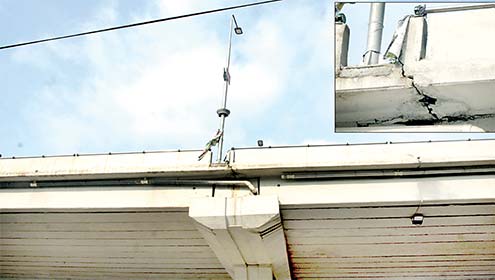 اربوں سے بنے فلائی اوور میں دراڑیں پڑنے لگیں