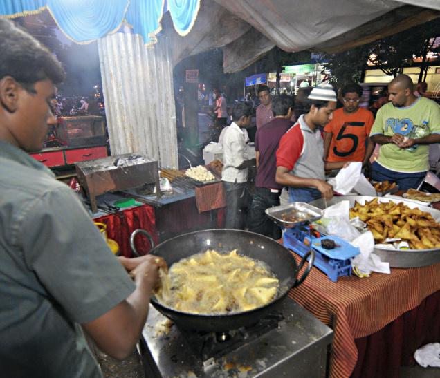 راولپنڈی :رمضان فوڈ اسٹریٹ پر لاہور اور گوجرانوالا کے مشہور کھانے