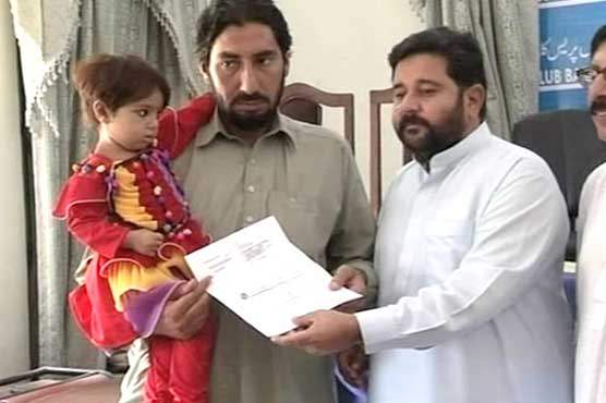 تھیلی سیمیا کا شکار چار بچیوں کے والدین کو امدادی چیک مل گیا