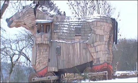 بیلجیئم کا عجیب و غریب ہوٹل سیاحوں کی توجہ کا مرکز