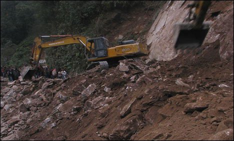 بھارت میں لینڈ سلائڈنگ، 100 سے زائد افراد ملبے تلے دب گئے