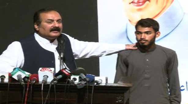 لاہور،  سموسے بیچنے والا بچہ میٹرک بورڈ میں دوسری پوزیشن لےاڑا