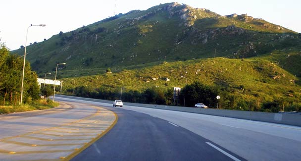 موٹروے کی تعمیر میں کسانوں کے رقبے کو بچایا جائے، سردار ظفر