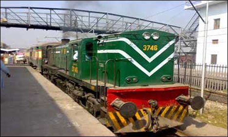 ریلوے مسافروں کی حفاظت یقینی بنانے کیلئے کمانڈوز کی تعیناتی شروع