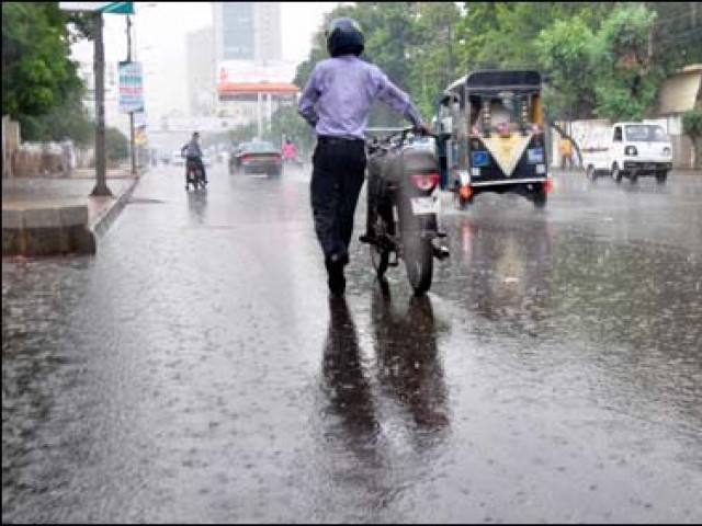 ہلکی بارش کے بعد کراچی کے بیشتر علاقوں میں بجلی غائب