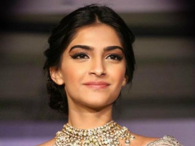 خوبصورت میں ریکھا جیسی خوبصورت اداکاری نہیں کر پائی : سونم کپور