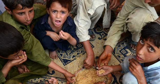 بنوں: انصاف یوتھ ونگ کے تحت متاثرین شمالی وزیرستان کیلئے افطاری جاری