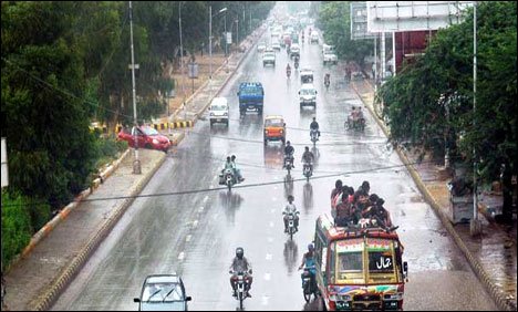 کراچی: مختلف علاقوں میں بوندا باندی اور تیز ہوا، موسم خوشگوار