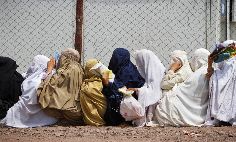 آئی ڈی پیز خواتین کے راشن مراکز جانے پر پابندی