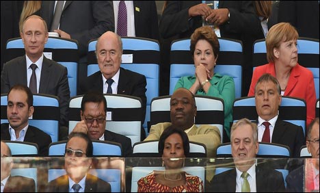 جرمن چانسلر نے روس اور برازیل کی صدر کے ساتھ میچ دیکھا