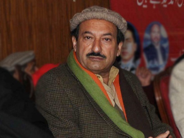 پیپلزپارٹی ذاتی لڑائی میں اے این پی کا نام لینے سے اجتناب کرے، سینیٹر زاہد خان