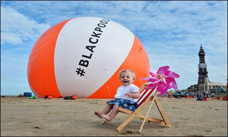 بر طانیہ نے دنیا کی سب سے بڑی بیچ بال تیار کر کے عالمی ریکارڈبنا دیا