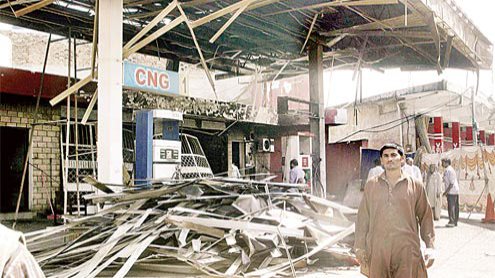 ڈبل روڈ کے سی این جی سٹین پر دھماکہ، 2 افراد جھلس گئے