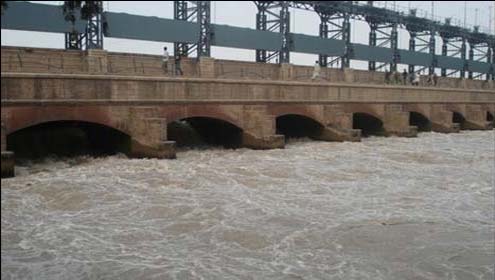 دریائے چناب میں پانی کی آمد کبھی کم اور کبھی زیادہ