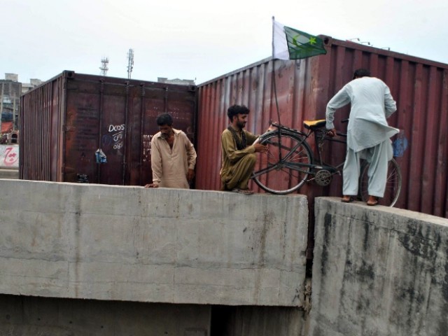 لاہور ہائی کورٹ کا راولپنڈی، اسلام آباد جانے والے راستوں سے کنٹینرز اور دیگر رکاوٹیں ہٹانے کا حکم