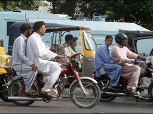 چودہ اگست کو گجرات کے تمام داخلی راستے سیل کرنے اور ڈبل سواری پر پابندی کے احکامات جاری