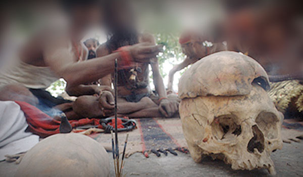 خواتین، جعلی عاملوں کا آسان شکار