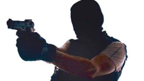 مسلح شخص کی فائرنگ سے بازار میں بھگدڑ مچ گئی، 3 زخمی