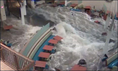 سیلاب کے ریلےسے اسپتال سوئمنگ پول میں تبدیل