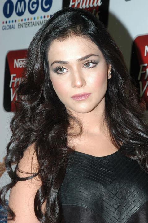 عمائمہ ملک نے تین بالی وڈ فلمیں سائن کر لیں