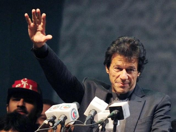 آنسو گیس کی شیلنگ ہمیں بھگا نہیں سکتی، عمران خان