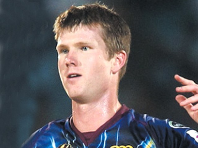 امریکی حکام نے منشیات کی تلاش کے لئے کرکٹر جمی نیشام کے بیٹ میں سوراخ کر دیے