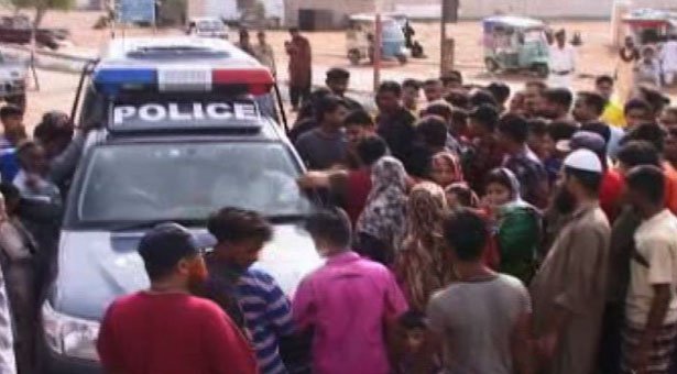 کینجھر جھیل میں نہانے پر پابندی ، سیکڑوں افراد کو ٹھٹھہ میں روک لیا  گیا